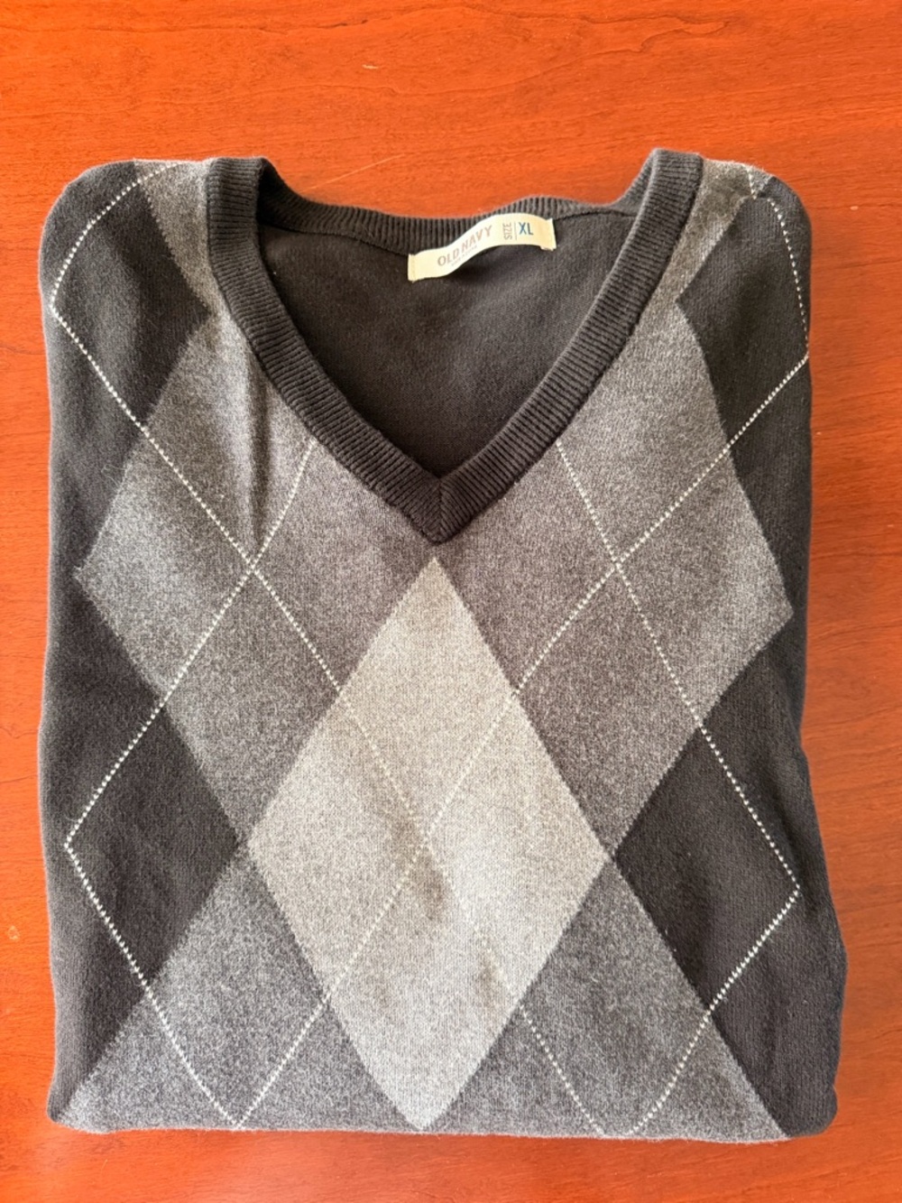 Old Navy Men’s V-Neck Argyle Sweater in Gray Black & White